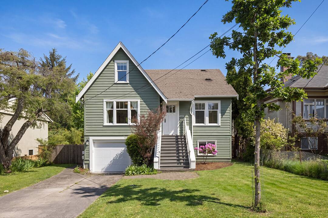 2052 Carrick Street, Oak Bay, British Columbia