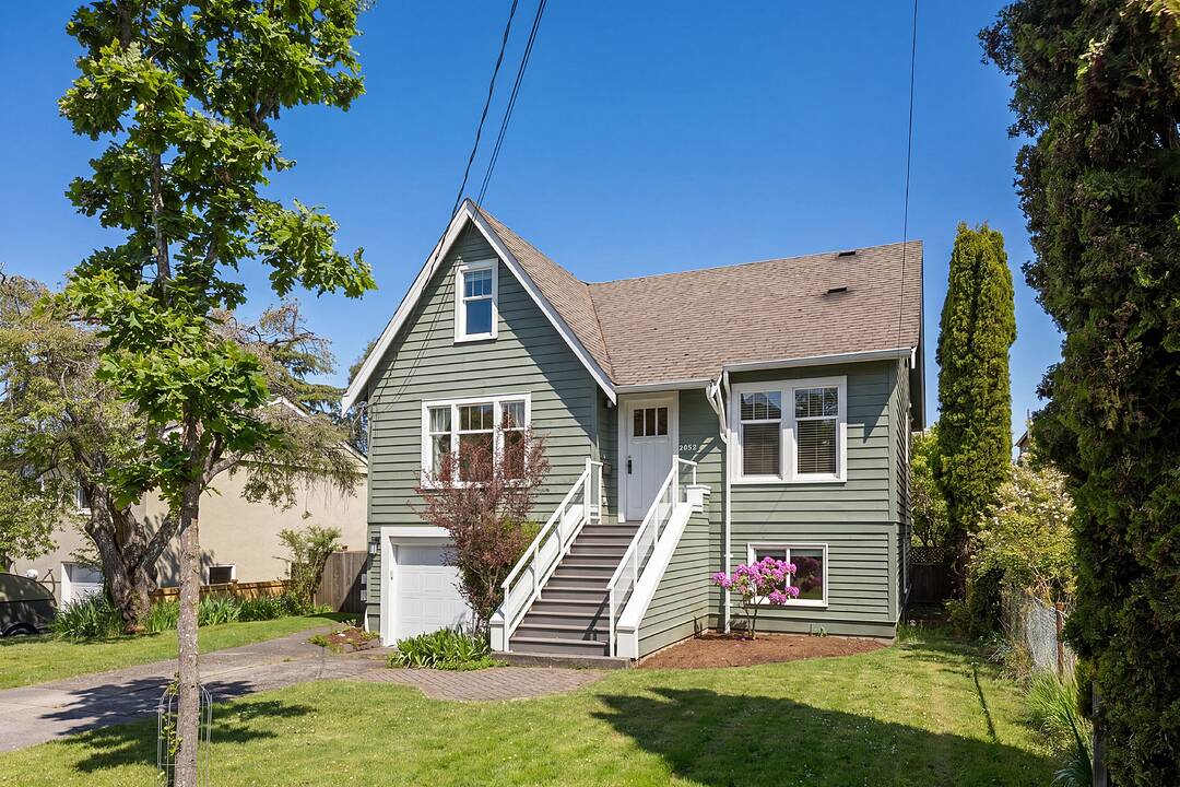 2052 Carrick Street, Oak Bay, British Columbia