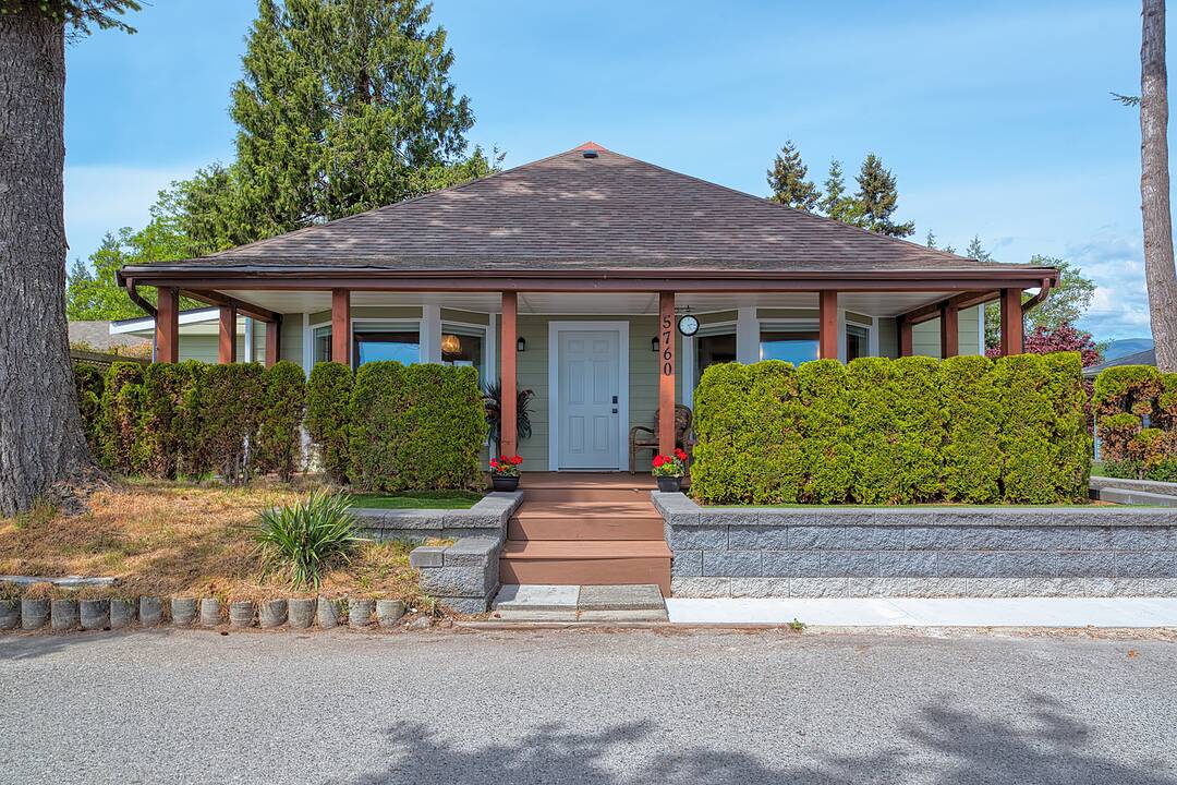 5760 Boulevard Street, Sechelt, British Columbia