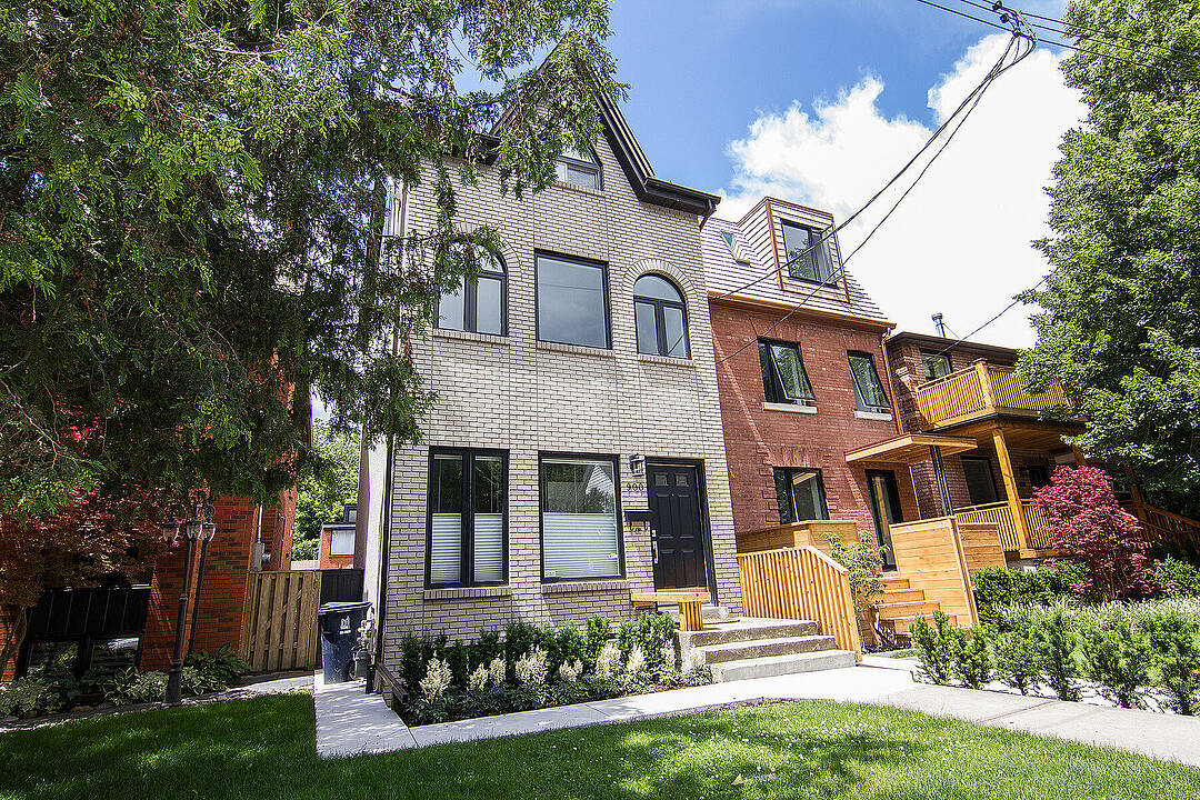 900 Manning Ave #Main, Toronto, Ontario