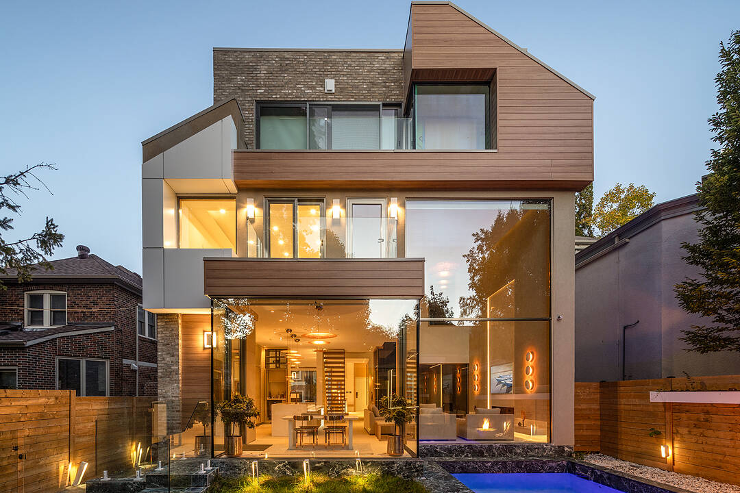 210 Glenayr Rd, Toronto, Ontario