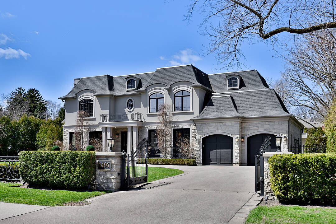 1497 Lakeshore Rd W, Oakville, Ontario