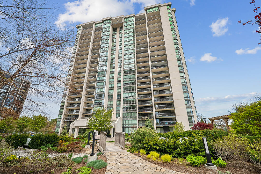 2170 Marine Dr #2104, Oakville, Ontario