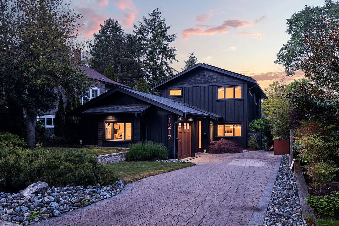 1217 Hewlett Place, Oak Bay, British Columbia