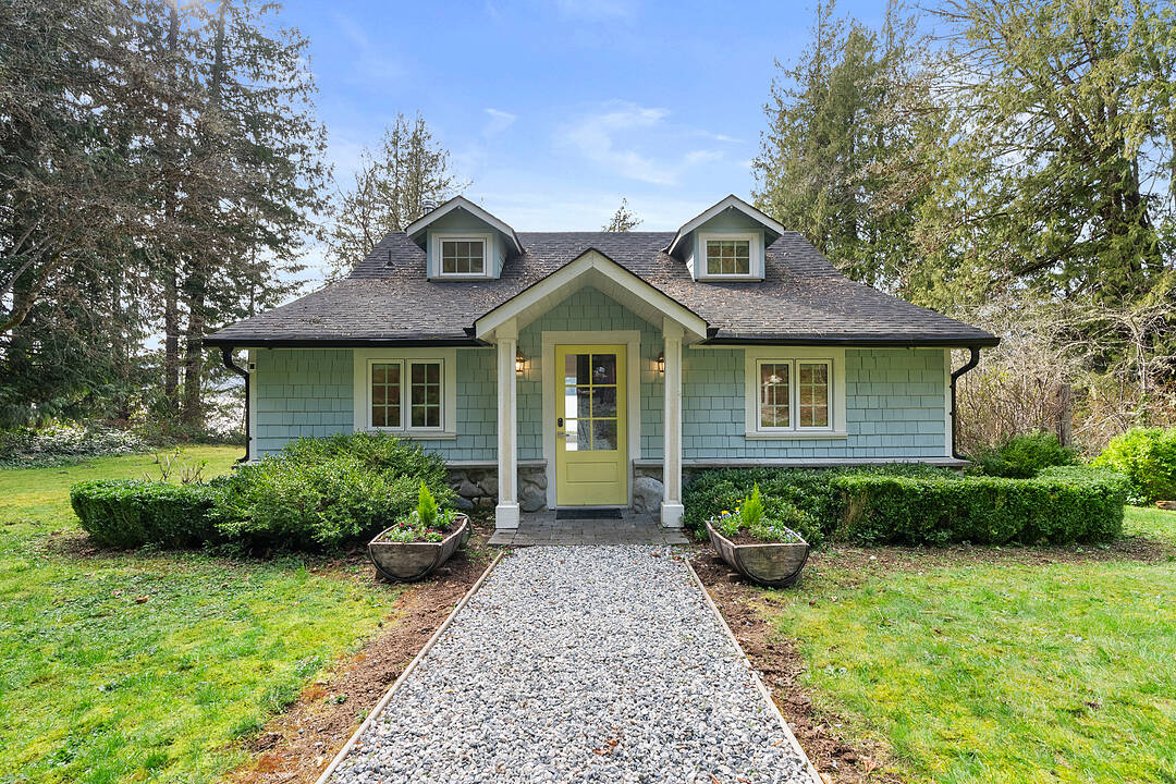 6129 Sechelt Inlet Road, Sechelt, British Columbia