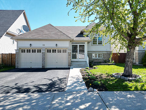 19 Grand Poplar Lane, Wasaga Beach