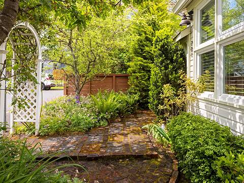 701 Connaught Road, Victoria