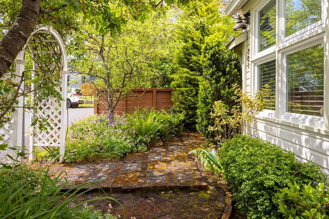 701 Connaught Road, Victoria, British Columbia