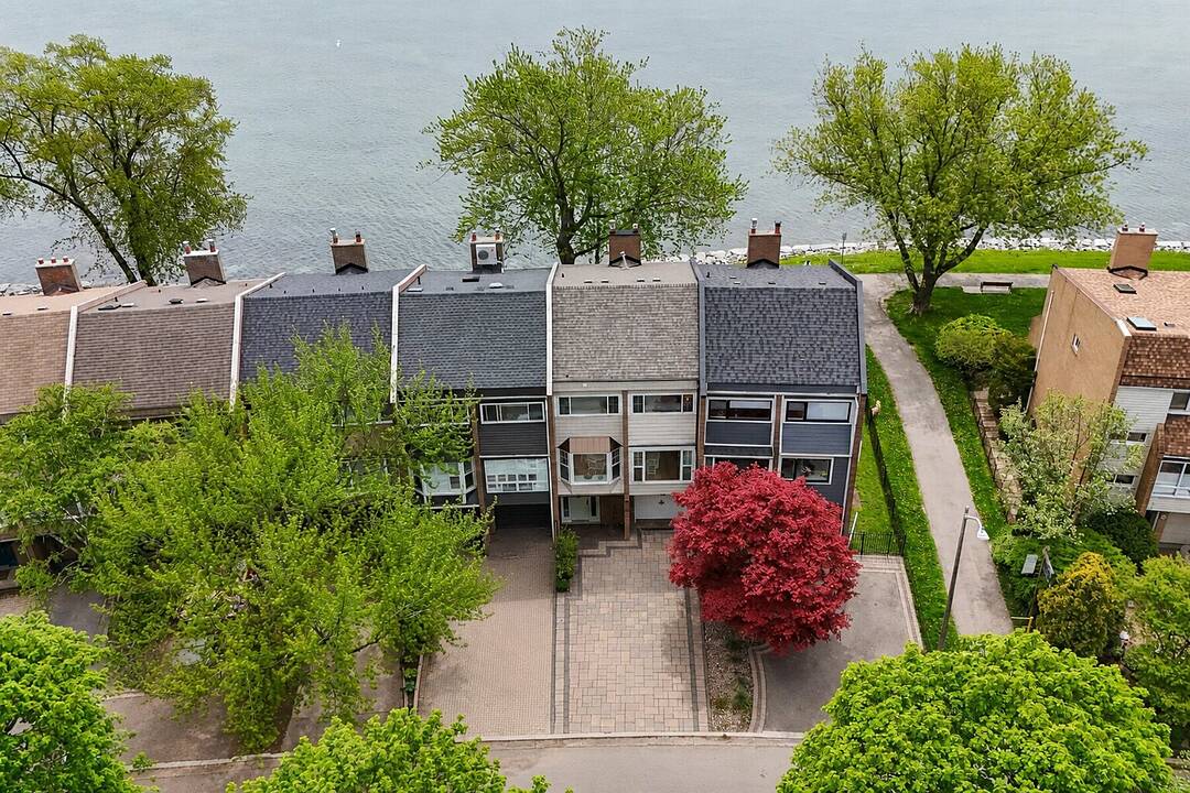 2066 Water's Edge Dr, Oakville, Ontario