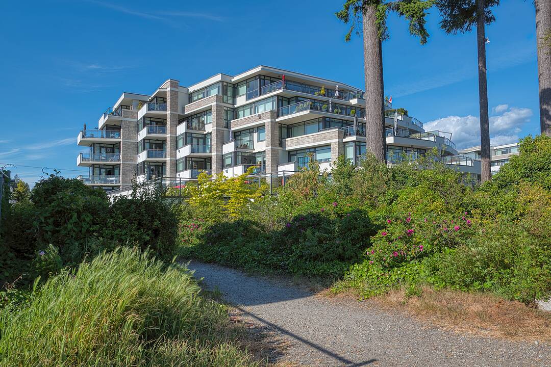 5725 Teredo Street #402, Sechelt, British Columbia