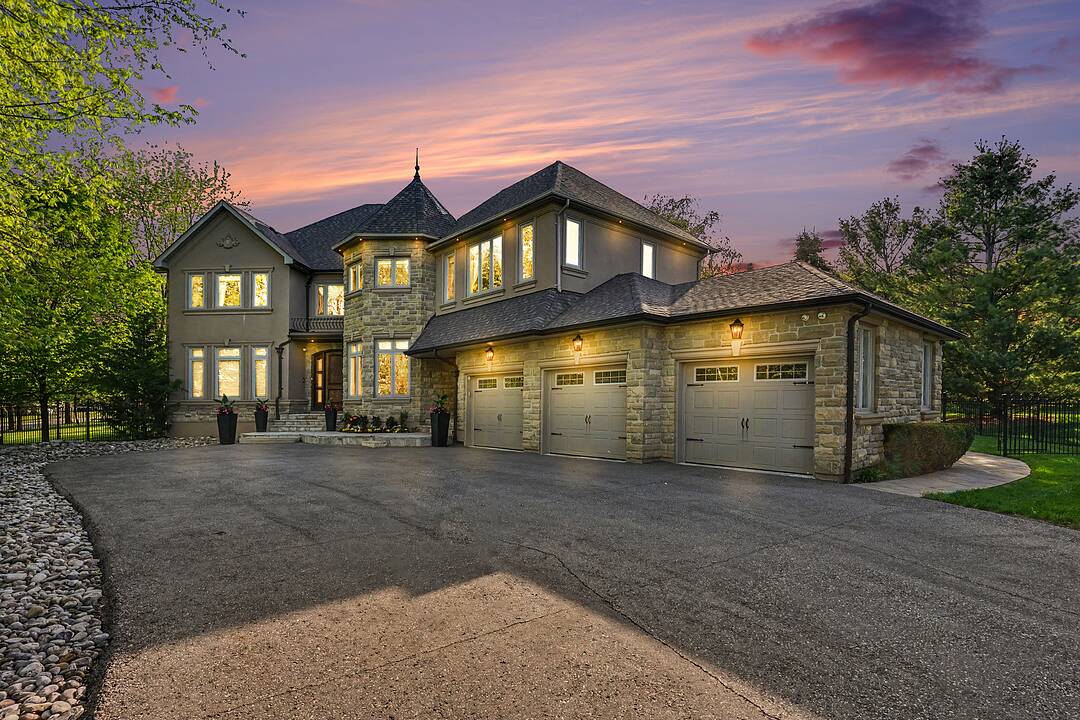 42 Prince Adam Crt, King, Ontario