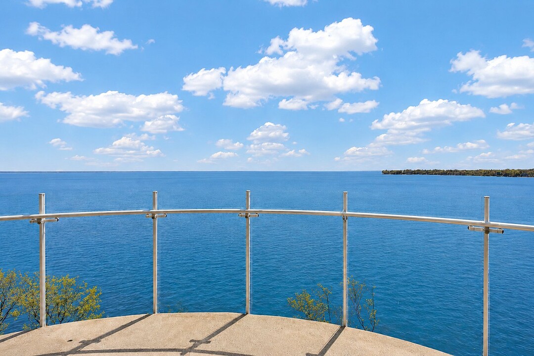 36 Ch. du Bord-du-Lac-Lakeshore, Apt. 704, Pointe-Claire, Québec