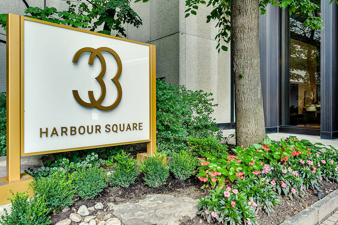 33 Harbour Sq #838, Toronto, Ontario