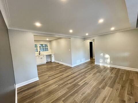 39 Silvercreek Pkwy N #Main Level, Guelph