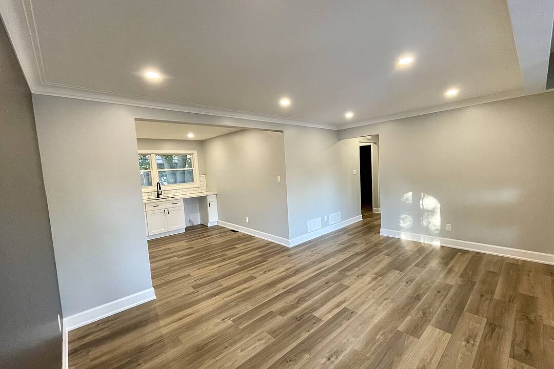 39 Silvercreek Pkwy N #Main Level, Guelph, Ontario