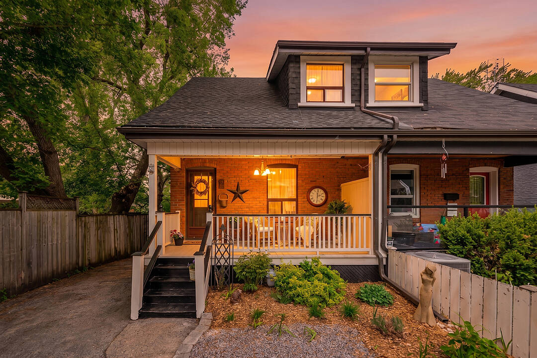 2 Winston Ave, Toronto, Ontario
