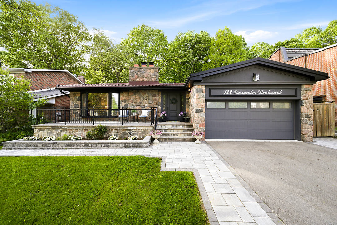 122 Cassandra Boulevard, Toronto, Ontario