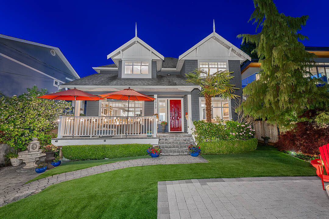 1075 Esplanade Avenue, West Vancouver, British Columbia