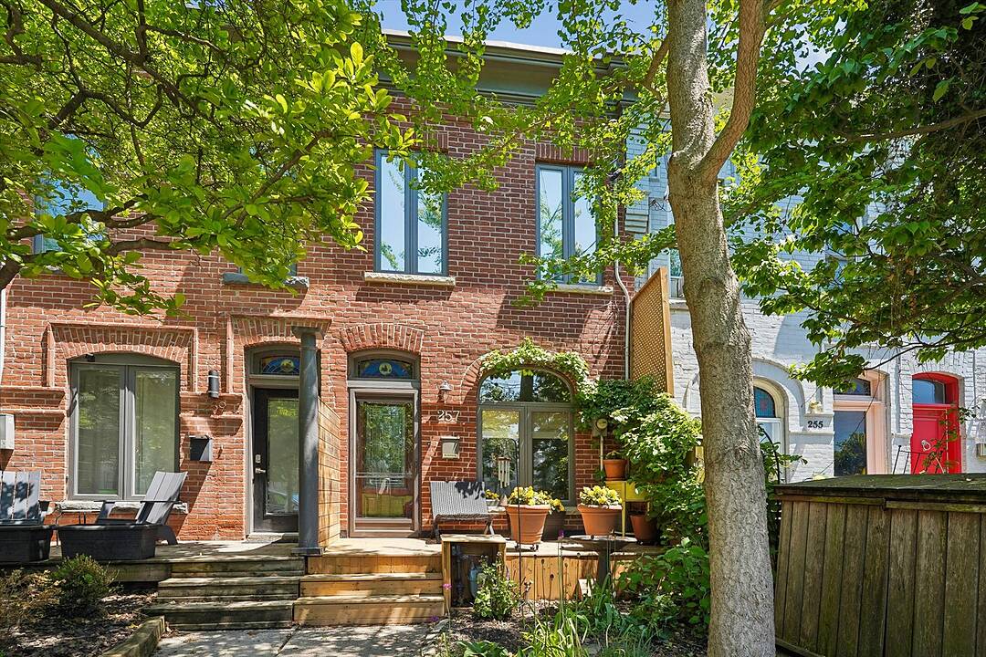 257 Booth Ave, Toronto, Ontario
