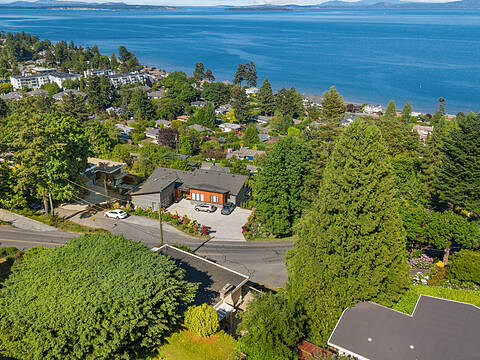 951 Claremont Avenue, Saanich