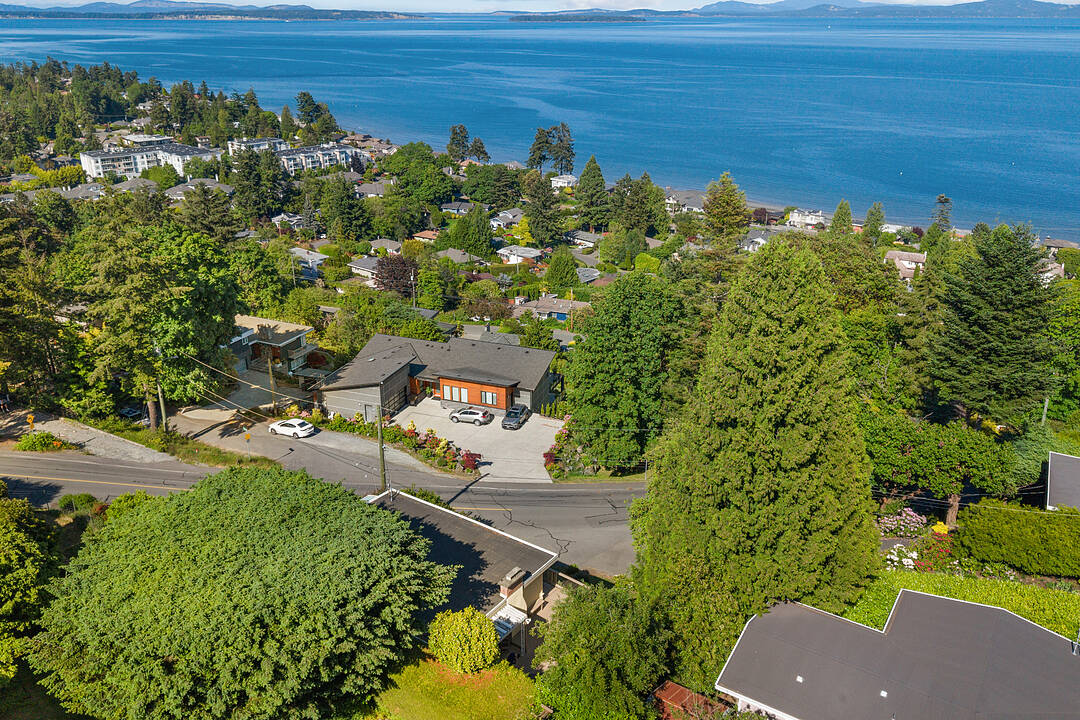 951 Claremont Avenue, Saanich, British Columbia