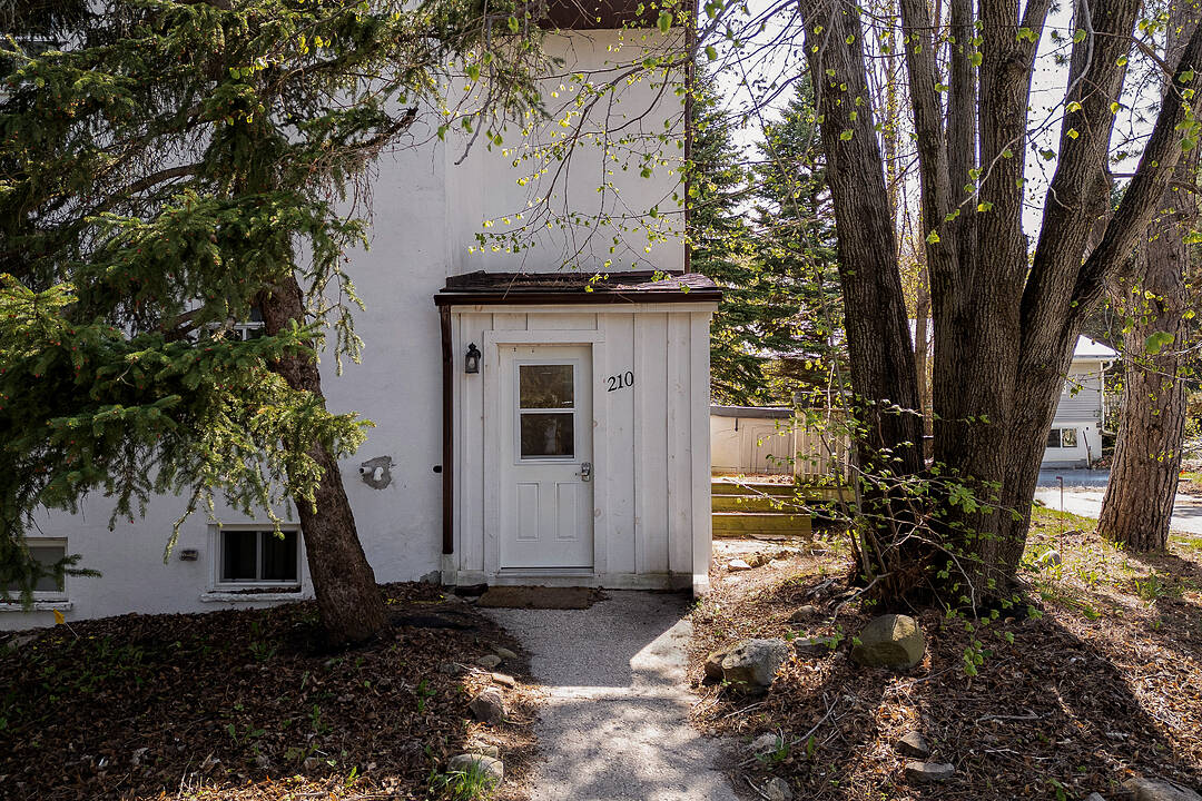 210 Arlberg Cres, Blue Mountains, Ontario