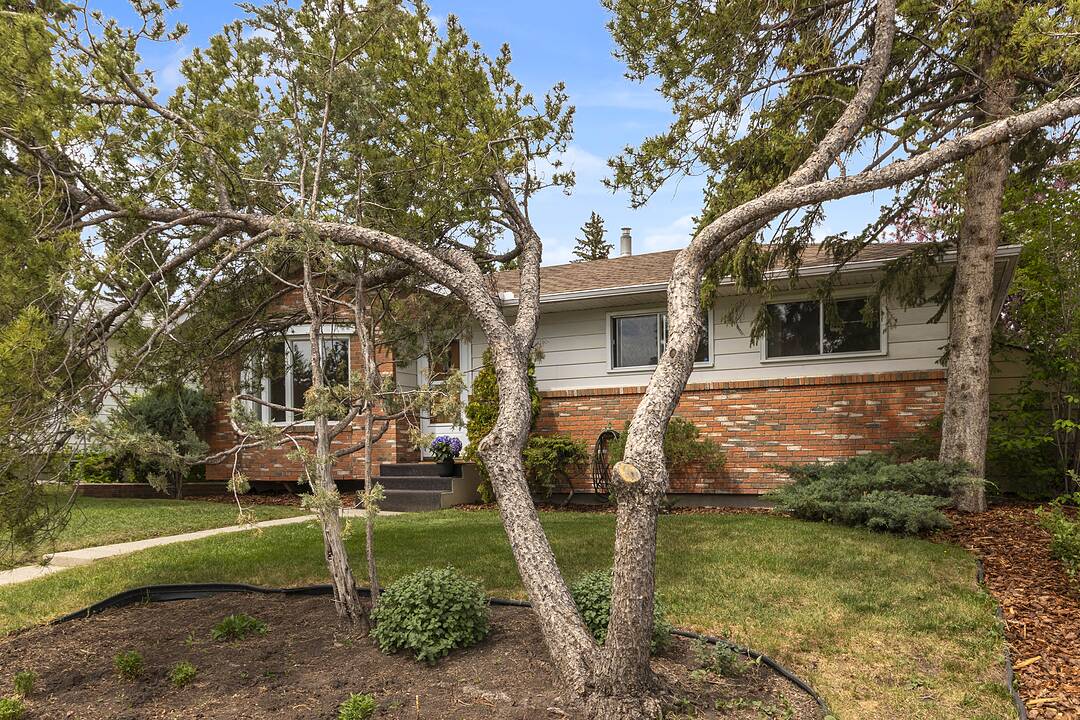 77 Hogarth Crescent SW, Calgary, Alberta