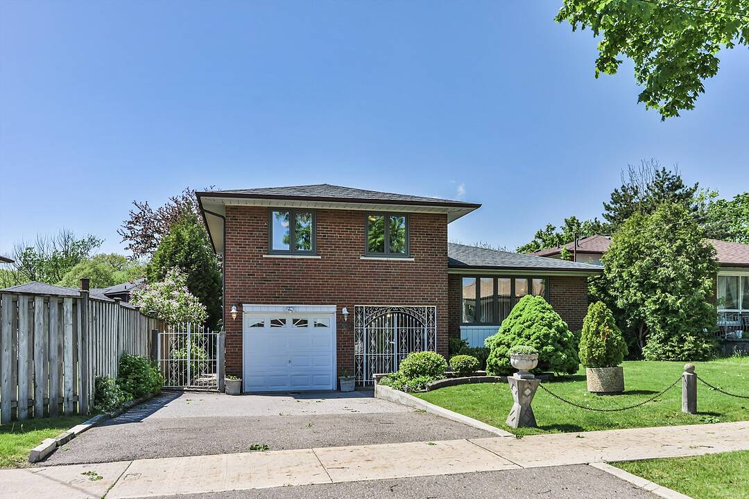 283 Derrydown Rd, Toronto, Ontario