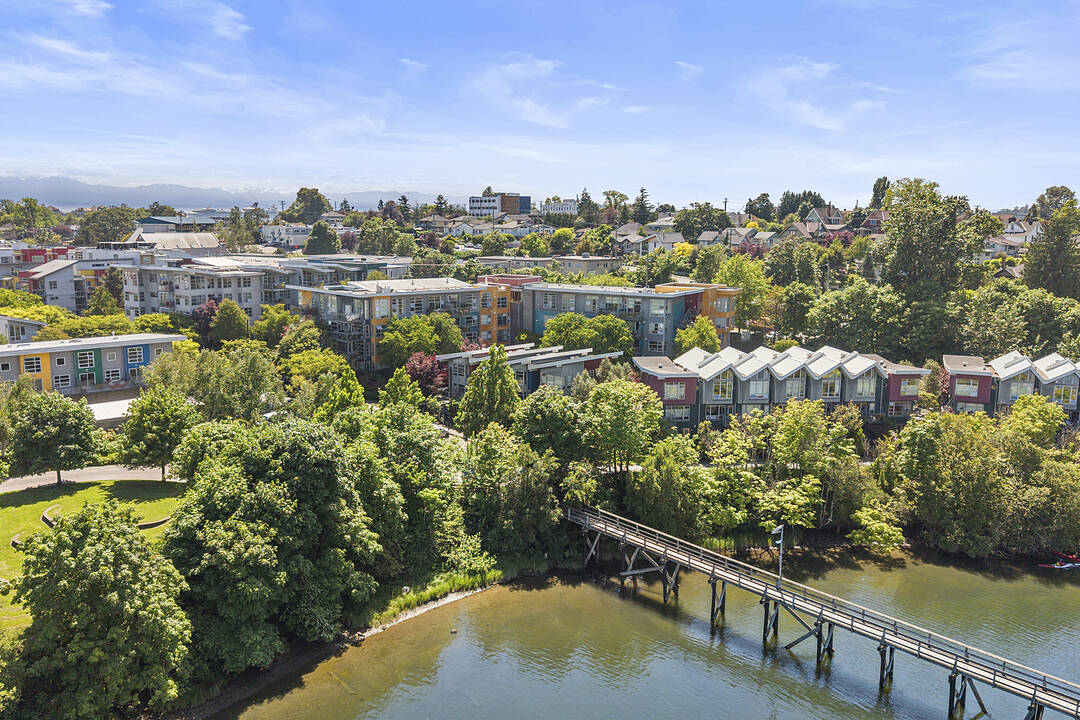 406-90 Regatta Landing, Victoria, British Columbia