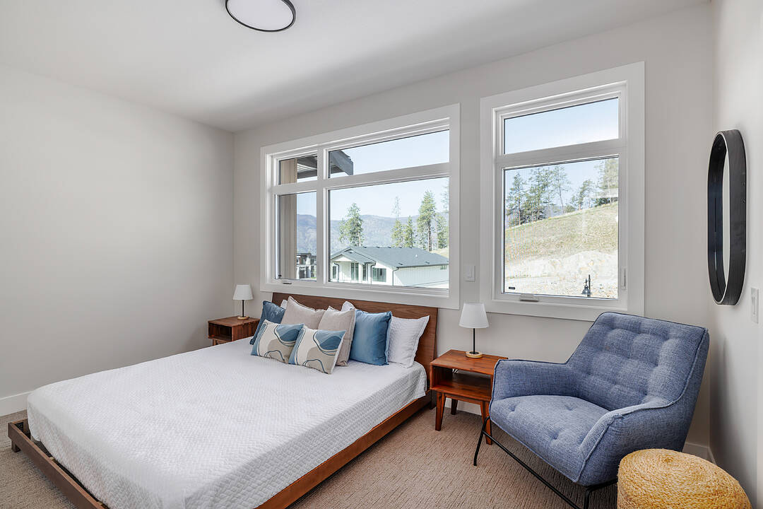 4-3425 Hilltown Drive, Kelowna, British Columbia