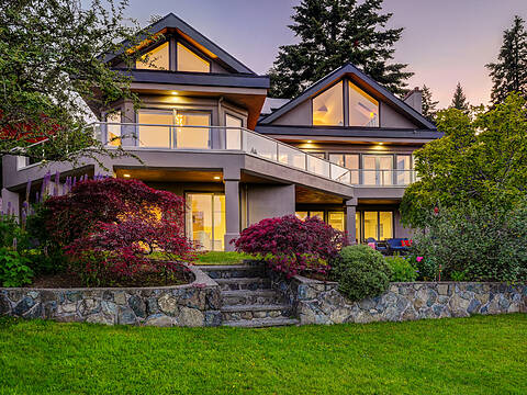 4961 Lochside Drive, Victoria