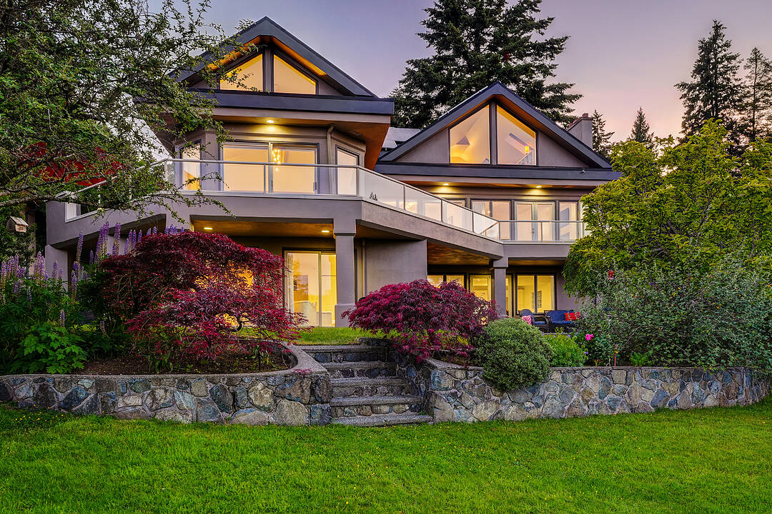 4961 Lochside Drive, Victoria, British Columbia