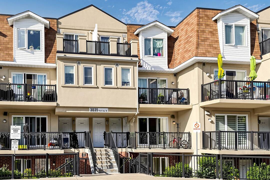 3035 Finch Ave W #2012, Toronto, Ontario