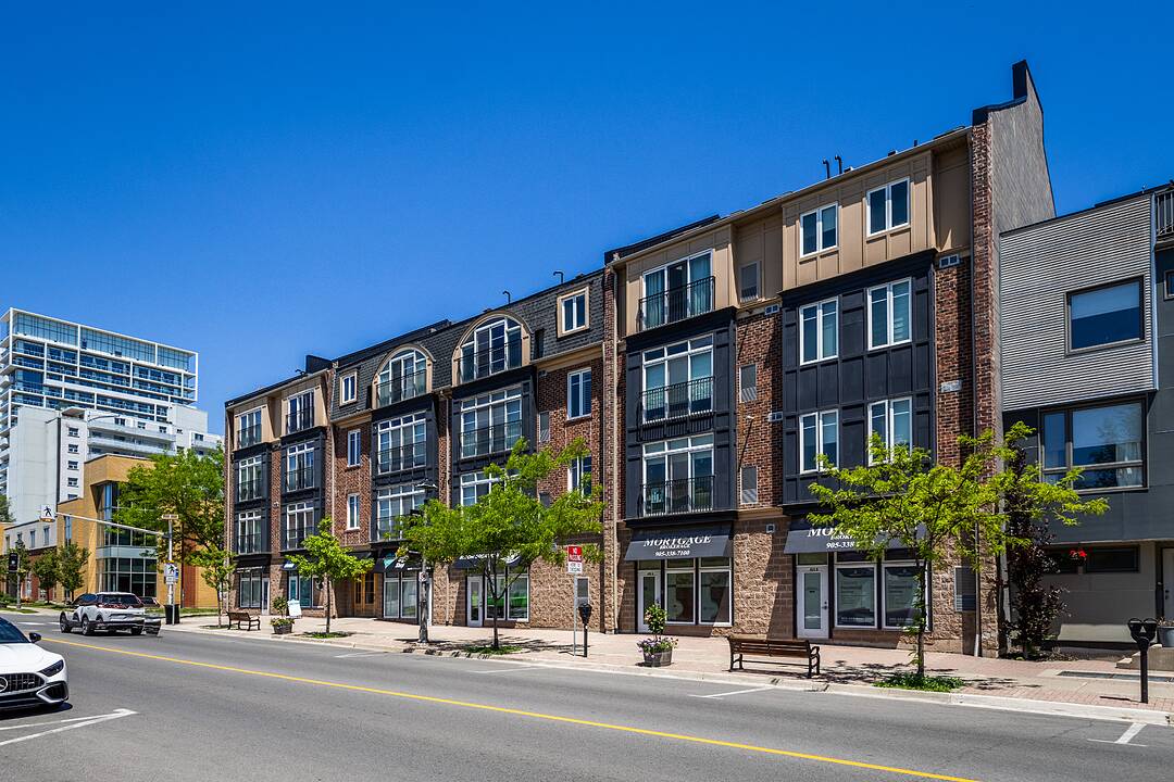 459 Kerr St #203, Oakville, Ontario