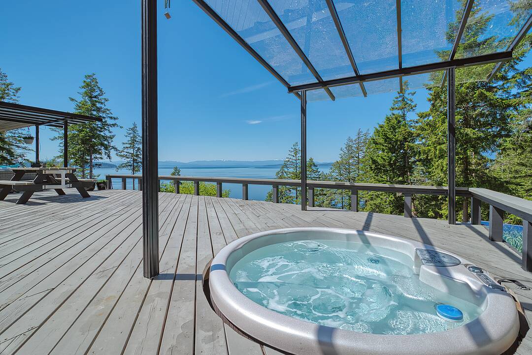 10991-10993 Sunshine Coast Highway, Halfmoon Bay, British Columbia