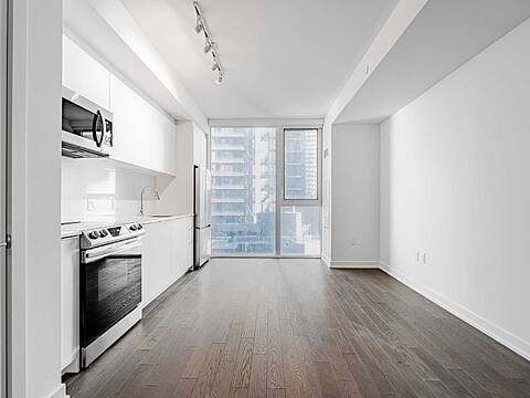 357 King St W #806, Toronto