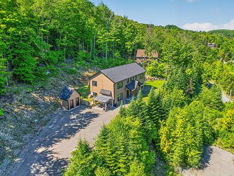 1076-1078 Ch. du Grand-Ruisseau, Saint-Sauveur, Quebec