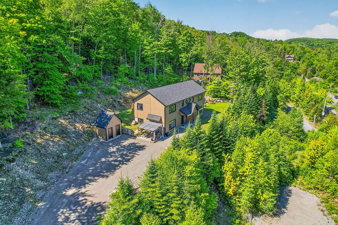 1076-1078 Ch. du Grand-Ruisseau, Saint-Sauveur, Quebec, Québec