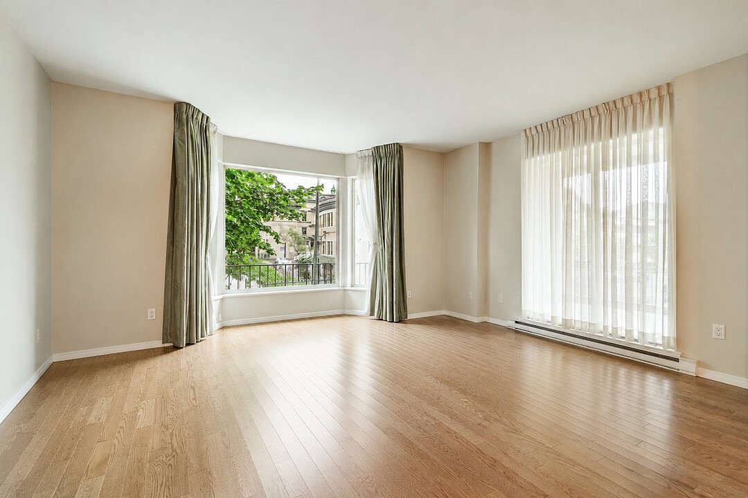 1 Av. Wood, Apt. 203, Westmount, Québec