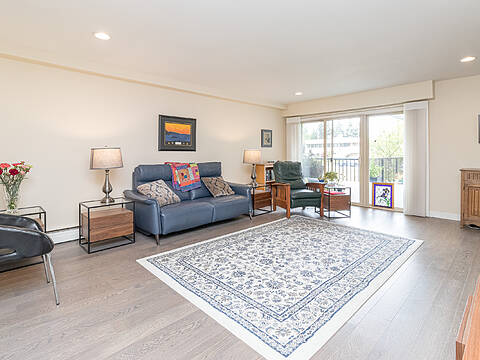 110-1680 Poplar Avenue, Saanich