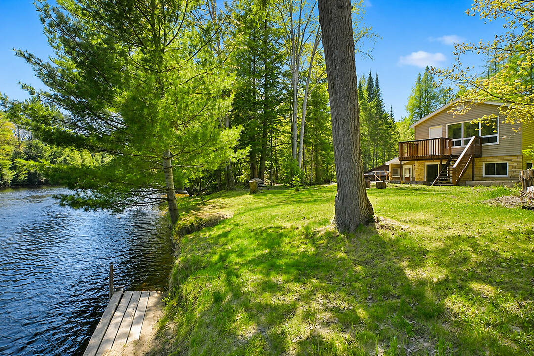 1072 Holiday Park Drive, Bracebridge, Ontario