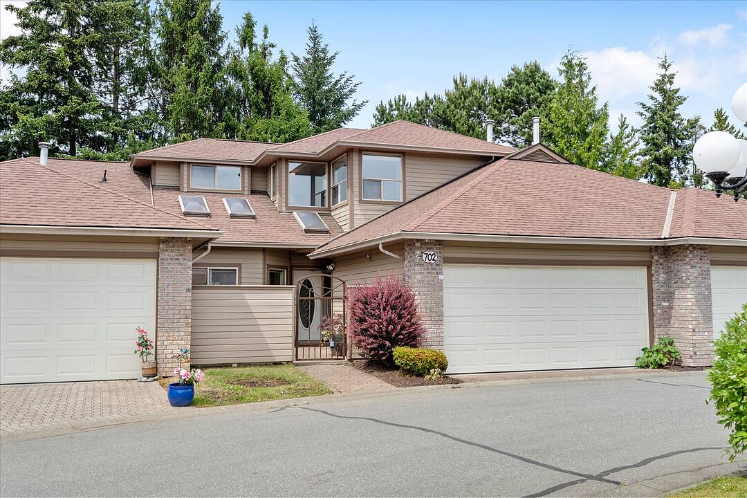 702-4515 Pipeline Road, Saanich, British Columbia