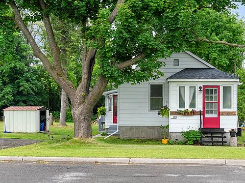172 Queen Street, Smiths Falls