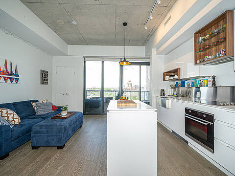 383 Sorauren Ave #807, Toronto