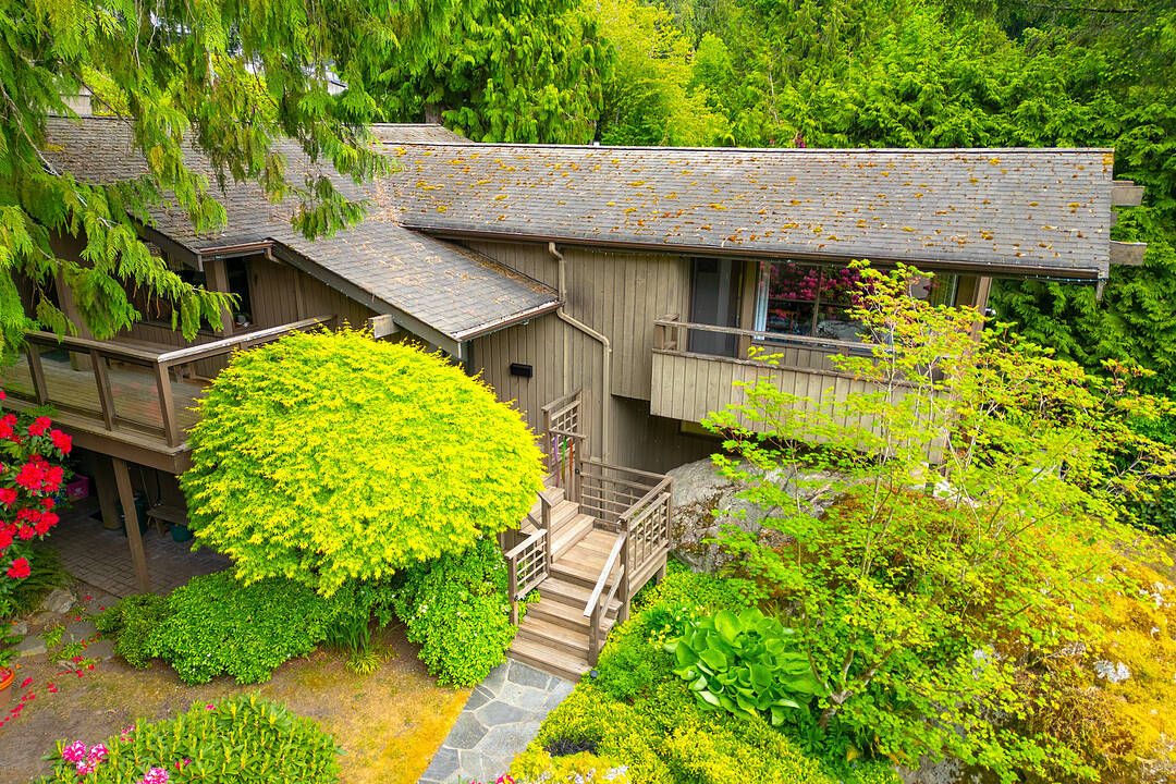 5335 Marine Drive, West Vancouver, British Columbia