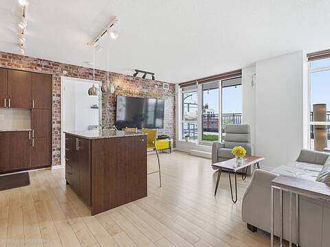 36 Via Bagnato #733, Toronto