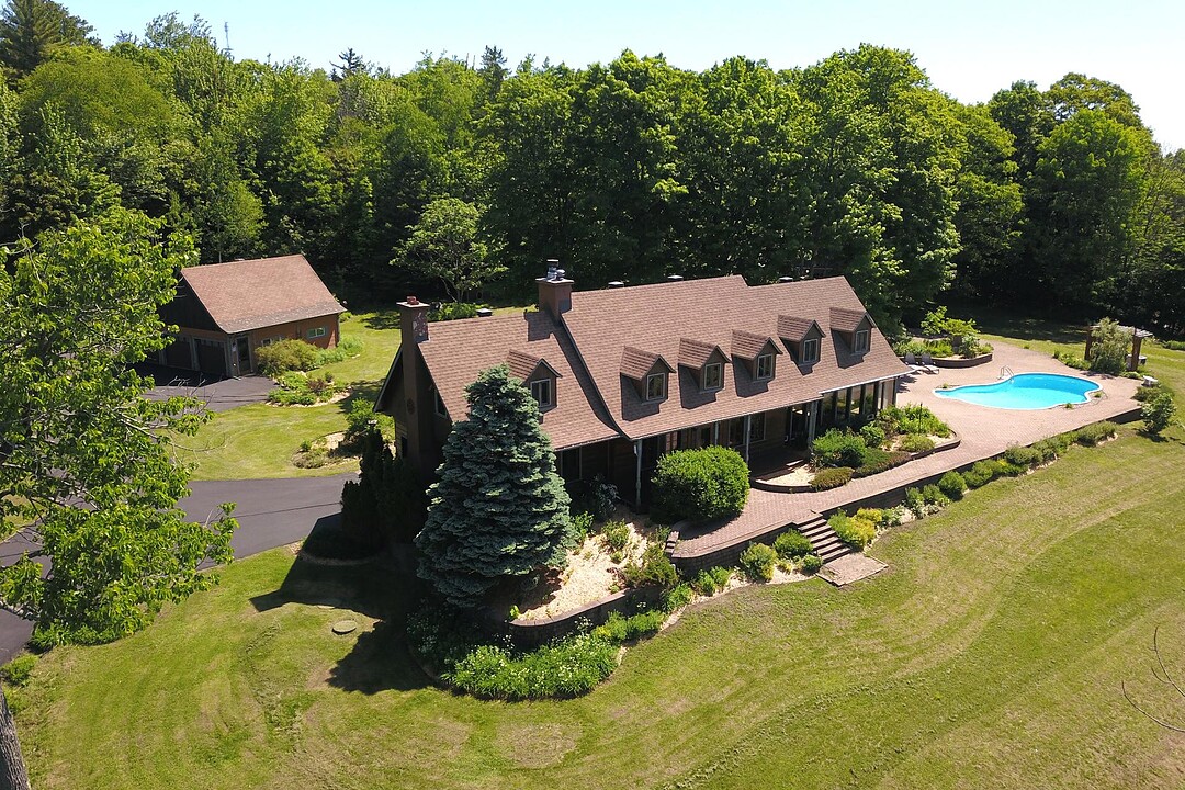 98 Ch. des Buttes, Saint-Hippolyte, Québec