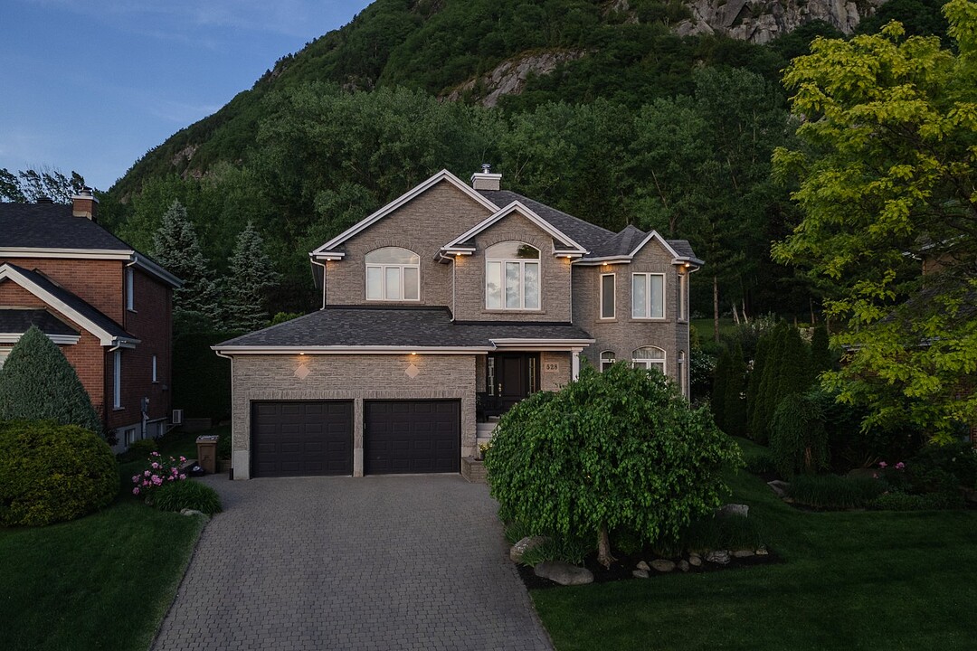 528 Rue de la Grotte, Mont-Saint-Hilaire, Québec