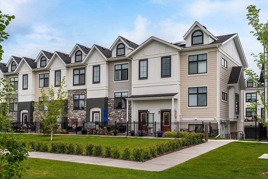 218 Les Jardins Park SE, Calgary, Alberta