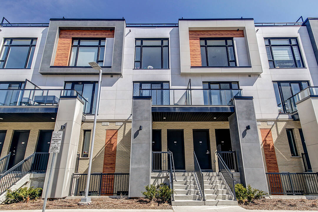 9 Steckley House Lane #508, Richmond Hill, Ontario